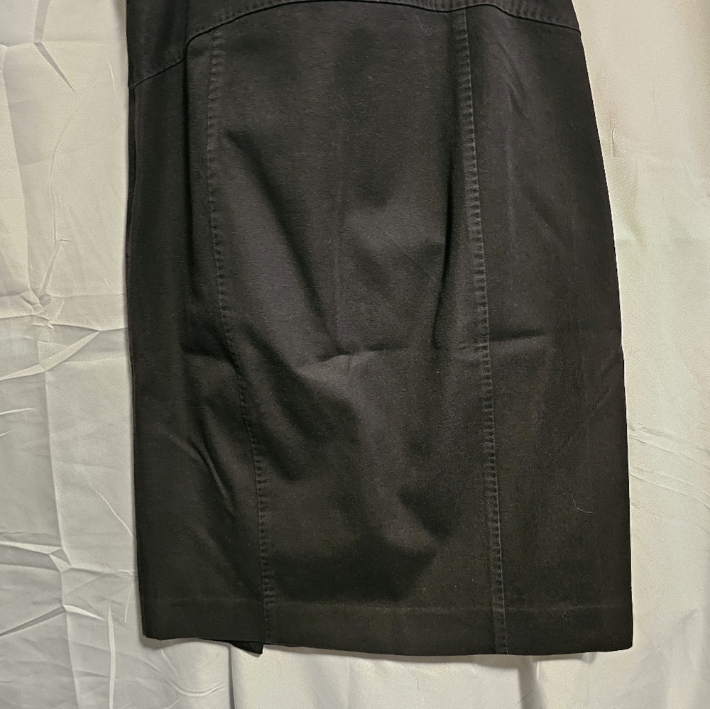 Banana Republic ladys black Jean skirt size 4. Zip up, No flaws. - Picture 4 of 4